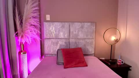 Jupiter Fox online show from April 15, 2026, 12:39 am