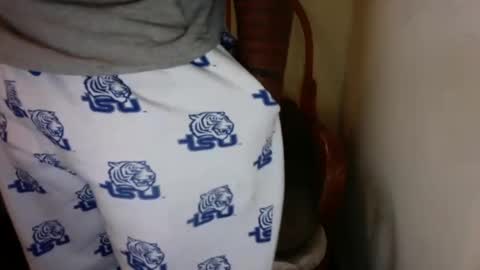 Snapshot of just2real chatting on December 4, 2024, 8:40 pm Real online show from December 4, 2024, 8:40 pm