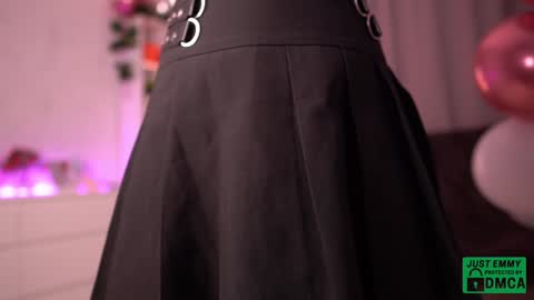 Snapshot of just_emmy chatting on December 5, 2024, 5:15 am just call me Emmy online show from December 5, 2024, 5:15 am