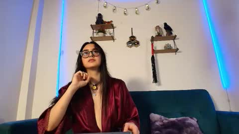 Snapshot of just_isa chatting on November 9, 2025, 2:32 am Isa y Luci online show from November 9, 2025, 2:32 am