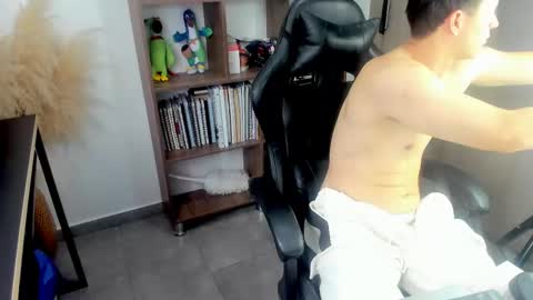 Snapshot of just_thatguy_ chatting on October 16, 2025, 12:50 pm know me online show from October 16, 2025, 12:50 pm