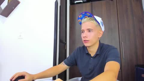 justin_biker online show from November 4, 2025, 12:37 pm