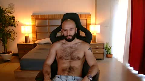 Snapshot of justin_hton chatting on May 16, 2026, 12:26 pm Justin online show from May 16, 2026, 12:26 pm