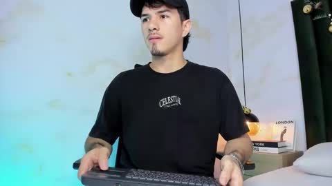 Snapshot of justin_spencer chatting on December 18, 2025, 7:31 pm Justin online show from December 18, 2025, 7:31 pm