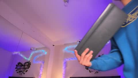 Snapshot of justinbe_ chatting on January 10, 2026, 11:23 am Justin online show from January 10, 2026, 11:23 am