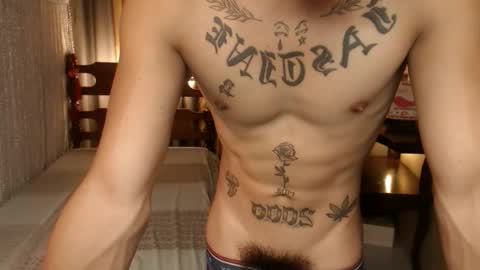 justine_hunk online show from November 12, 2025, 5:08 am