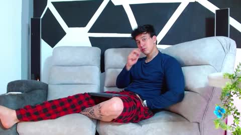 justinfuller_31 online show from November 29, 2025, 6:33 pm