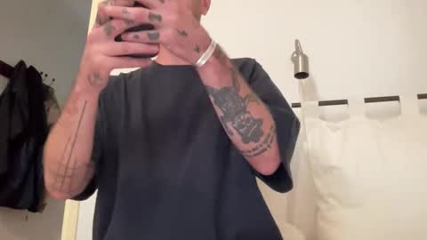 justmeandyou00 online show from November 7, 2025, 9:53 am