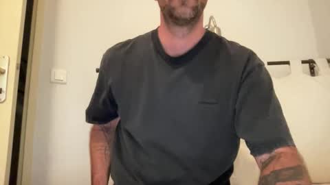 justmeandyou00 online show from November 14, 2025, 2:49 pm