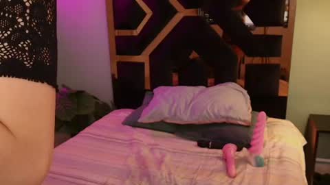 Mia online show from July 1, 2026, 1:40 am