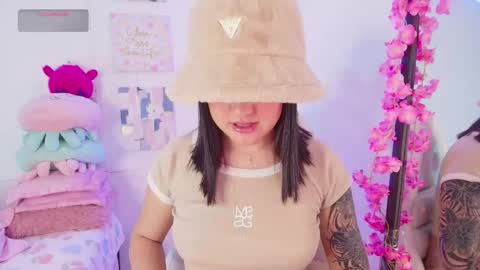 Snapshot of justonecute chatting on September 16, 2025, 12:00 am Emy online show from September 16, 2025, 12:00 am