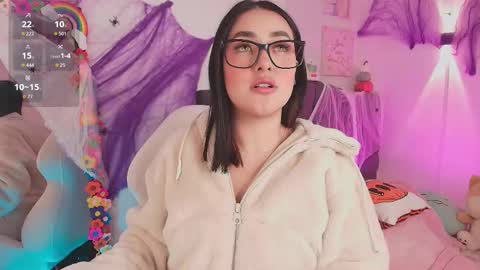 Snapshot of justonecute chatting on October 7, 2025, 11:24 pm Emy online show from October 7, 2025, 11:24 pm