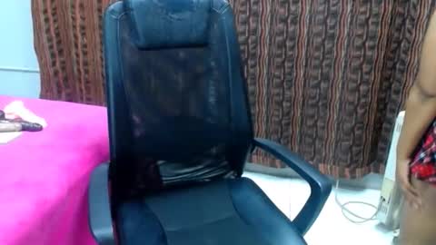 jusybee online show from April 15, 2026, 4:47 pm