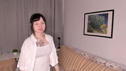 Annie online show from May 17, 2026, 5:53 pm