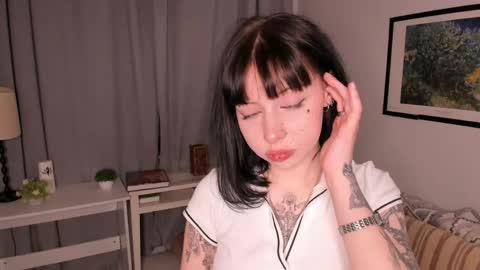 Annie online show from May 31, 2026, 6:53 pm