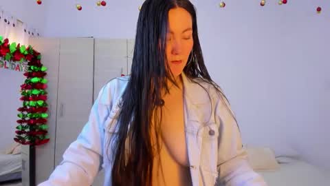 ChloeIndependient model online show from December 5, 2025, 4:36 pm