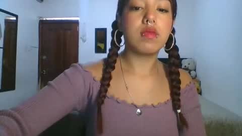 KAHELIINDEPENDENT MODEL online show from December 13, 2025, 8:58 pm