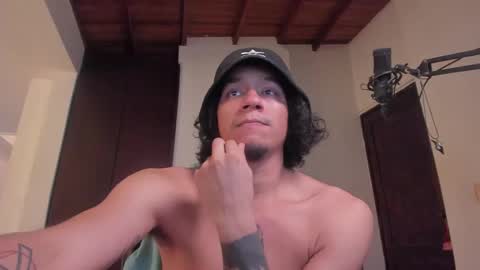 kai_herectix online show from February 21, 2025, 9:32 pm