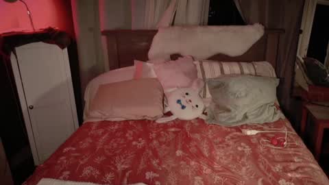 Kailee Smile online show from December 2, 2025, 4:18 am