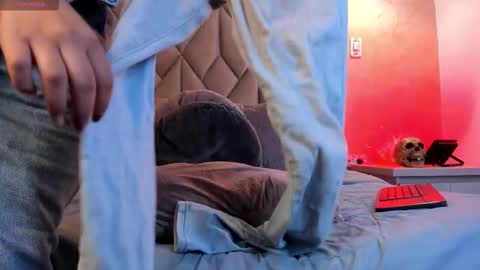 Kailin online show from November 18, 2025, 1:04 pm