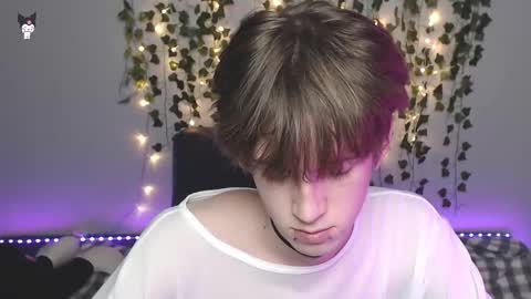 slutkai online show from November 12, 2025, 7:57 pm