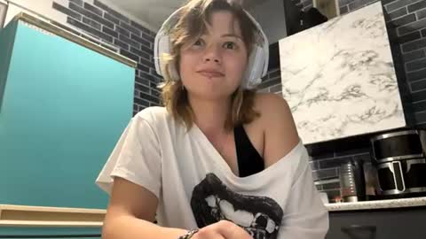 I am Lee ntmu Lets hit 10 Thumbs Up together online show from June 22, 2026, 6:27 pm