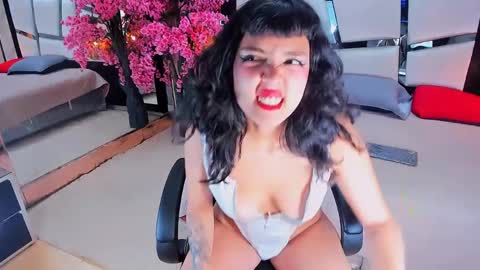    online show from April 5, 2026, 12:35 pm