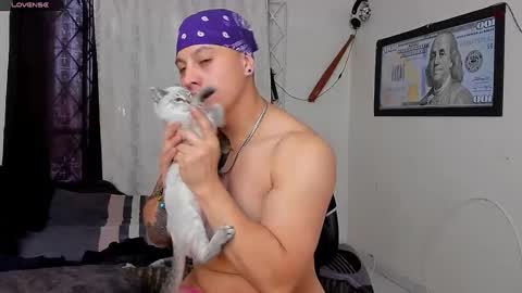 Snapshot of kaledd_musclee chatting on December 7, 2024, 10:06 pm Kaledd musclees room Master online show from December 7, 2024, 10:06 pm