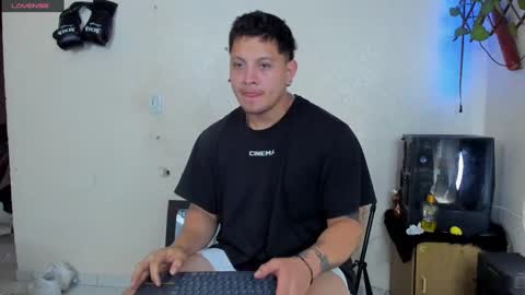 Snapshot of kaledd_musclee chatting on March 4, 2025, 8:27 pm Kaledd musclees room Master online show from March 4, 2025, 8:27 pm