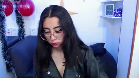 Snapshot of kalilowe_ chatting on December 18, 2025, 8:37 pm Kali online show from December 18, 2025, 8:37 pm