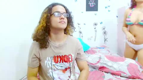 Dante and Carolina independient model online show from December 15, 2024, 10:47 pm