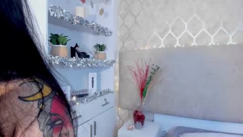 Kamila Betancourt online show from November 27, 2025, 1:13 pm