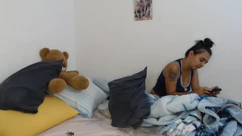 Snapshot of kammy_cami chatting on October 2, 2025, 12:17 am kammy   y   camila online show from October 2, 2025, 12:17 am