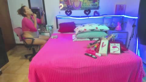 Snapshot of karen_milf_2 chatting on December 7, 2024, 3:47 am Karen online show from December 7, 2024, 3:47 am
