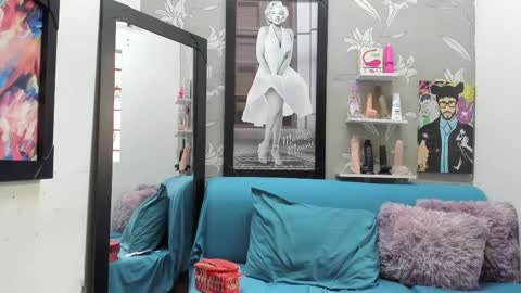 Snapshot of karenbis chatting on January 15, 2026, 7:50 pm Karen online show from January 15, 2026, 7:50 pm