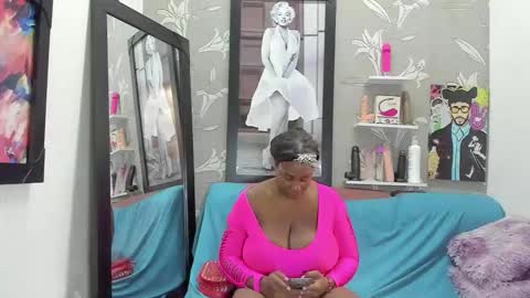 Snapshot of karenbis chatting on February 18, 2026, 7:43 pm Karen online show from February 18, 2026, 7:43 pm