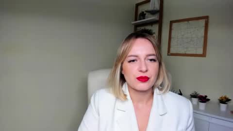 Snapshot of karenenergy chatting on December 15, 2025, 6:39 am Karenenergy online show from December 15, 2025, 6:39 am