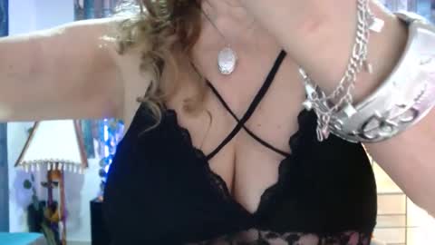 Snapshot of karima_sarabe chatting on December 4, 2024, 1:36 am karima_sarabe online show from December 4, 2024, 1:36 am