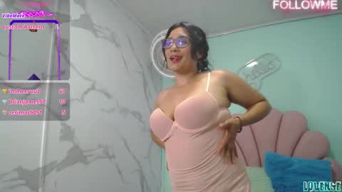 Snapshot of karime_sexygirl chatting on January 13, 2025, 8:37 pm Karime online show from January 13, 2025, 8:37 pm