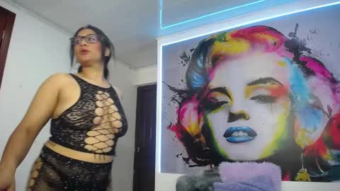 Snapshot of karime_sexygirl chatting on January 17, 2025, 4:26 pm Karime online show from January 17, 2025, 4:26 pm