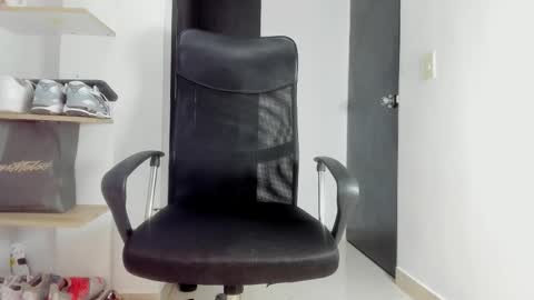 Snapshot of karimthompson chatting on February 23, 2026, 4:37 pm Karim online show from February 23, 2026, 4:37 pm