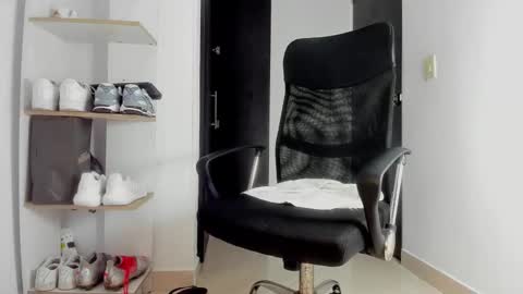 Snapshot of karimthompson chatting on February 27, 2026, 10:59 am Karim online show from February 27, 2026, 10:59 am