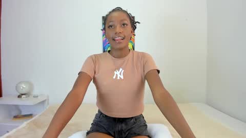 karina_lopez7 online show from February 6, 2025, 8:23 pm