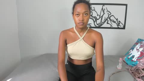 karina_lopez7 online show from October 6, 2025, 2:03 pm