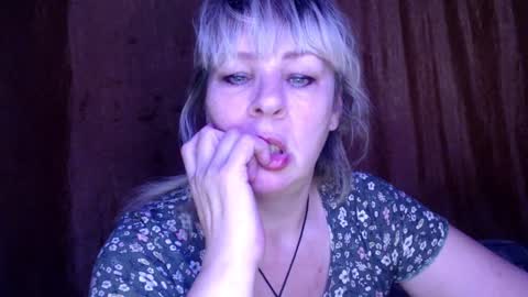 Snapshot of karina_ren chatting on December 4, 2024, 8:23 am Karina online show from December 4, 2024, 8:23 am