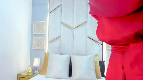 karinaacox online show from April 9, 2026, 1:05 pm