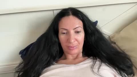 Karina online show from April 13, 2026, 12:54 pm