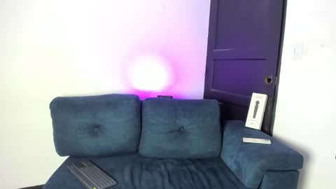 karinapreston_ online show from December 4, 2025, 8:28 pm