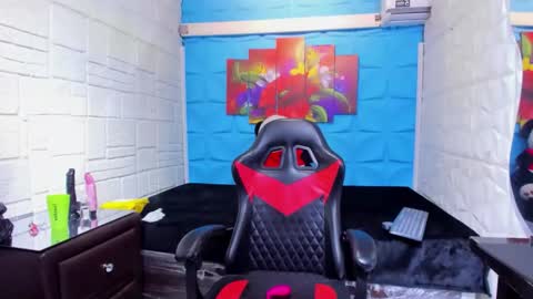 karinatompson online show from December 4, 2025, 5:10 pm