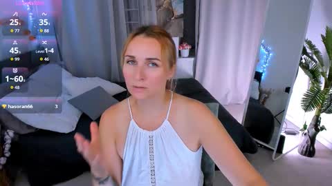 Snapshot of karinella_x chatting on October 22, 2025, 9:14 pm Karina online show from October 22, 2025, 9:14 pm